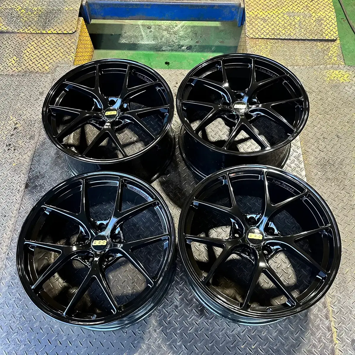 19인치 BBS CIR st 유광블랙 중고휠 1대분